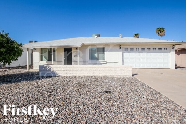 Photo - 2324 E Paradise Dr