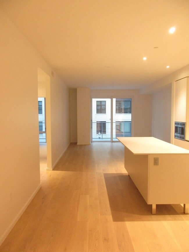 Photo - Vista Condominiums - 1 bedroom/1 bath Pearl District condo w/parking/storage/amenities/most utili... Unit VIS312