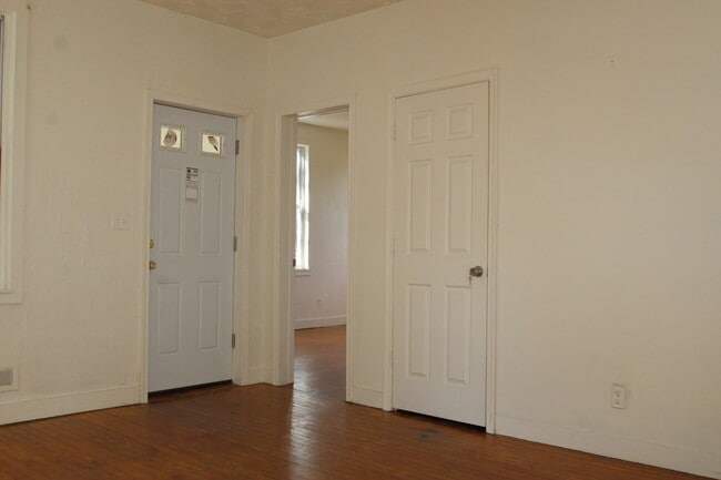Photo - 6907 Belair Rd Unidad 1st FL Rear