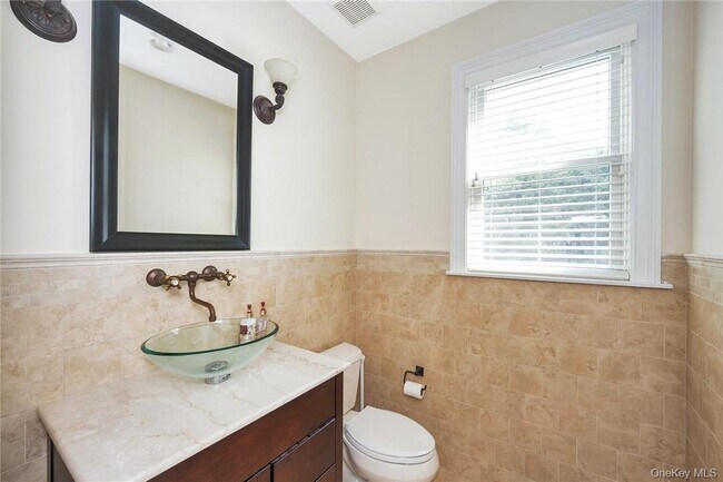 Photo - 696 Ridgeway