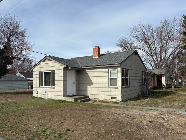 Rent Reduced! Cute 2 bedroom 1 bath home i... - Rent Reduced! Cute 2 bedroom 1 bath home i...