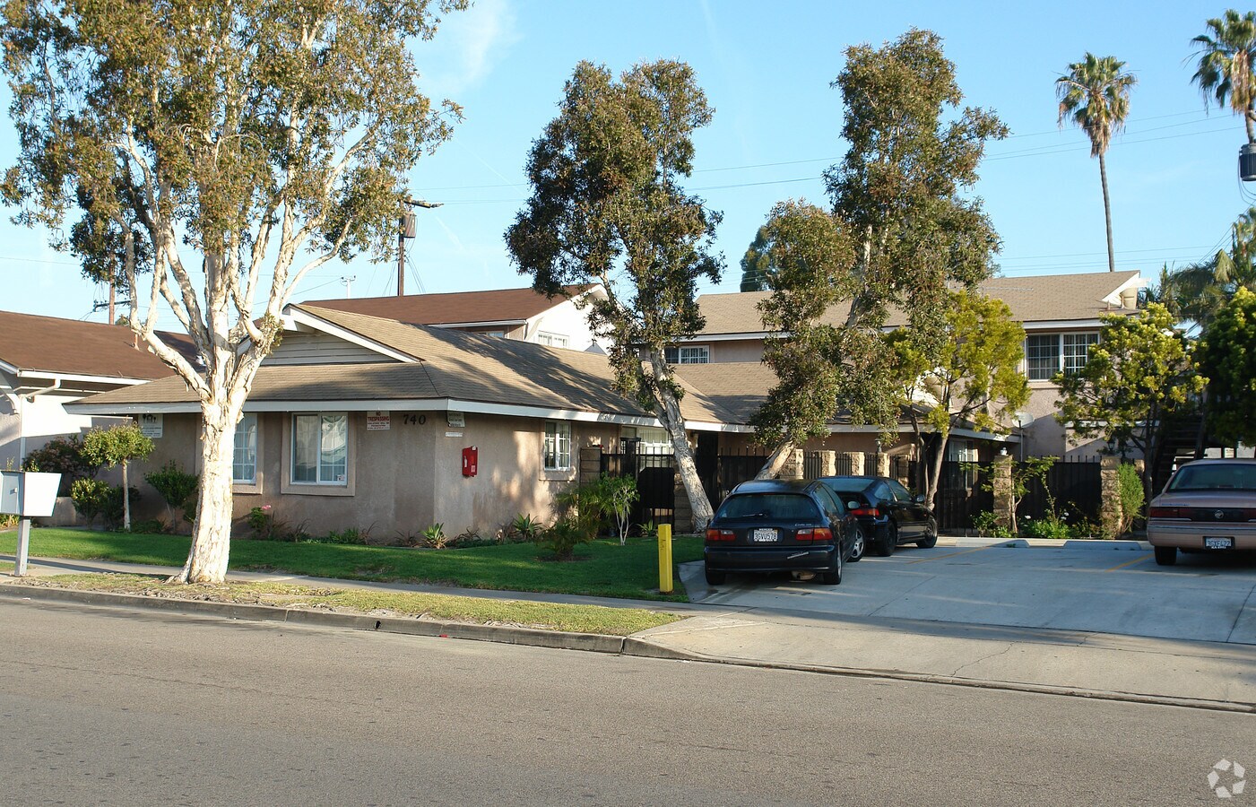 Photo - 740 James St