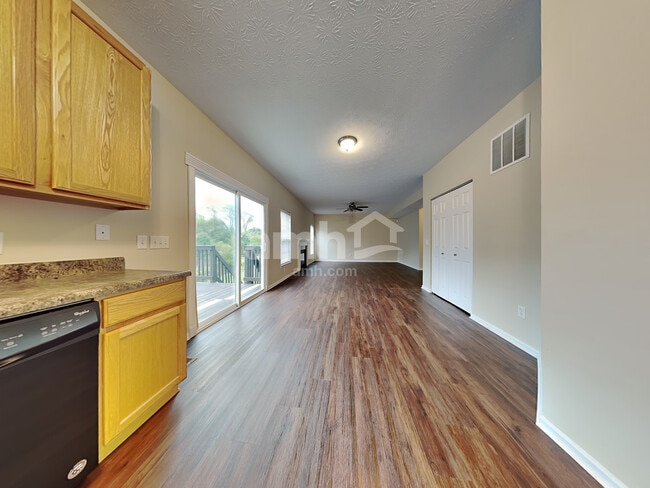 Photo - 609 Panzeretta Dr