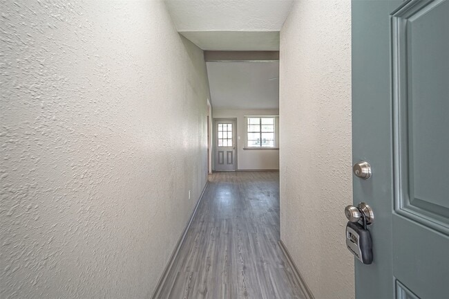 Photo - 407 Stratmore Dr