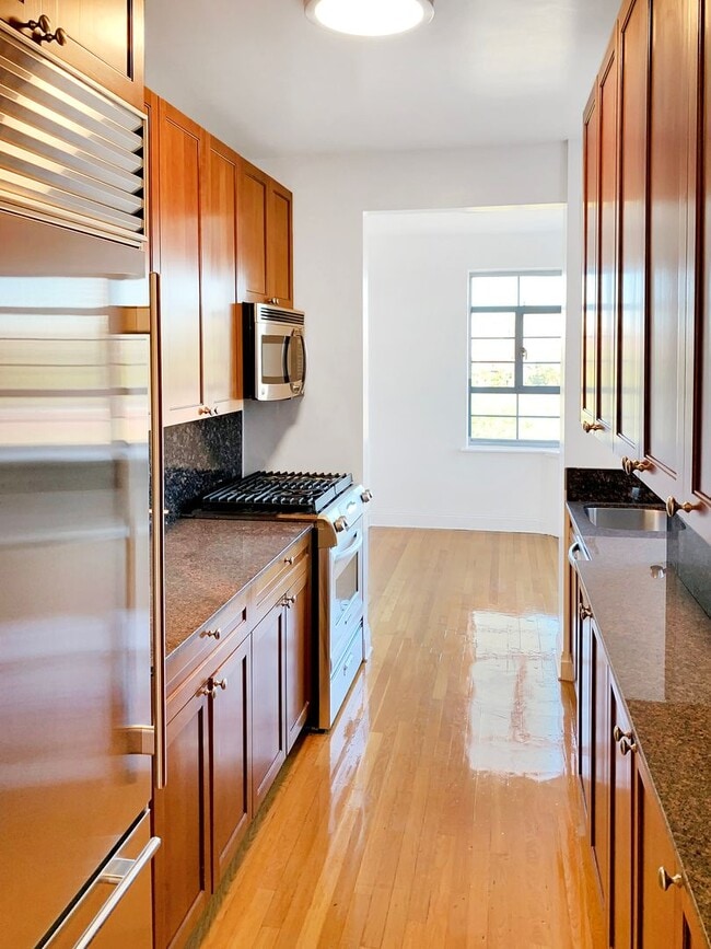 Photo - Beautiful 3 bed 3 bath Apartment designed by Lead Architect Steward Wagner and Alfred Fellheimer ... Unit 62E