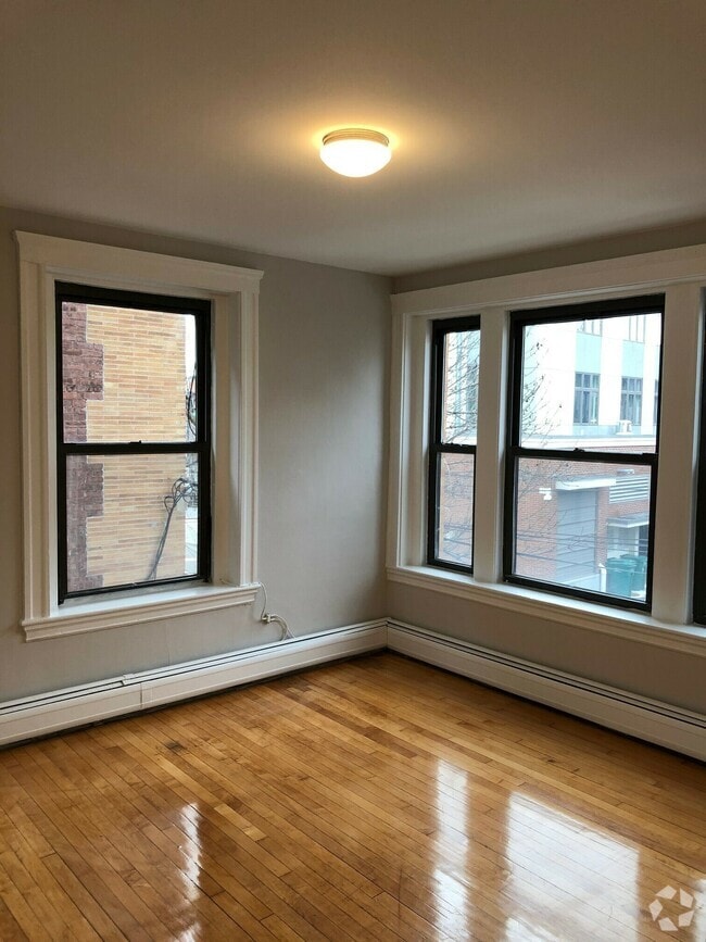Building Photo - 7 Upland Rd Unit 8 Rental