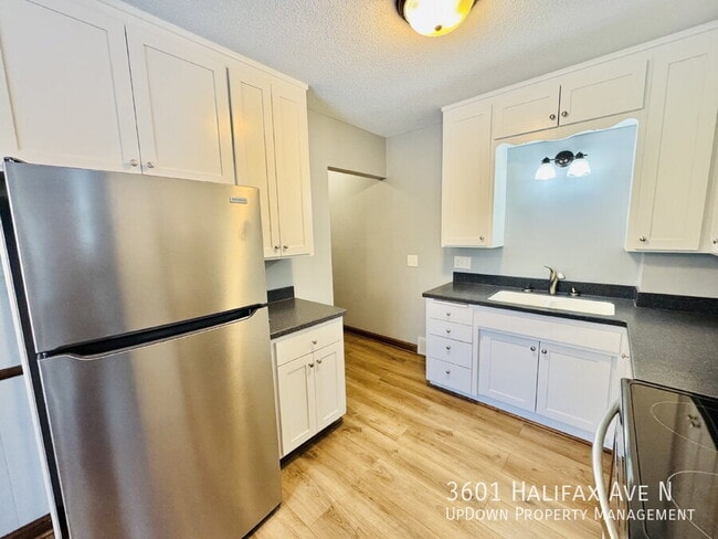 Photo - 3601 Halifax Ave N