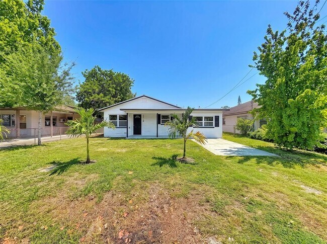 Photo - 3316 W Nassau St