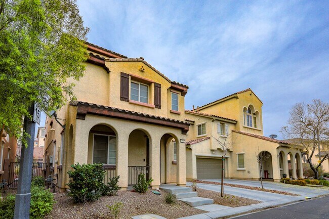 Photo - 3 Story Home With Large Loft IN Providence
