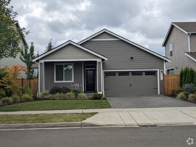 Building Photo - **PENDING**Beautiful 3 Bed 2 Bath Home in ...