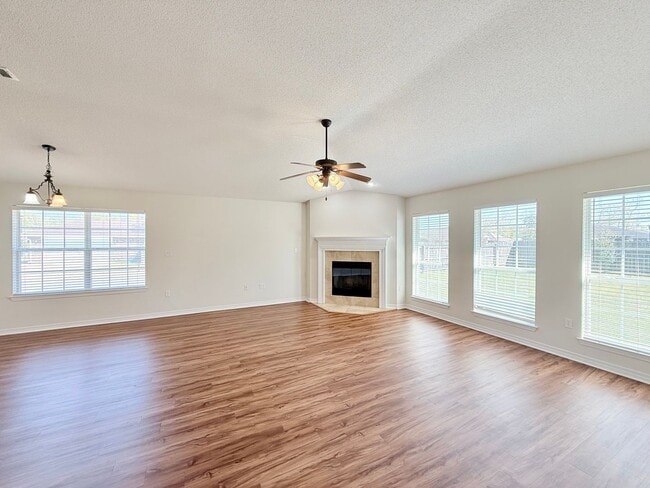 Photo - Elegant 4-Bedroom Home - Tanglewood