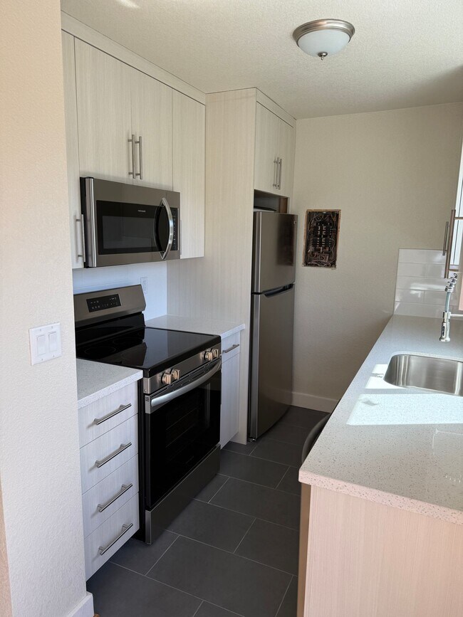 Building Photo - SPECIAL OFFER $100 RENT Credit! NEW MODERN... Unit 2 Rental