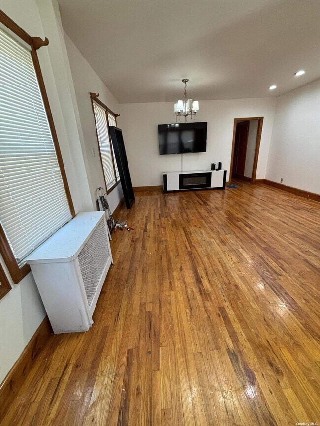 Photo - 204-16 109th Ave