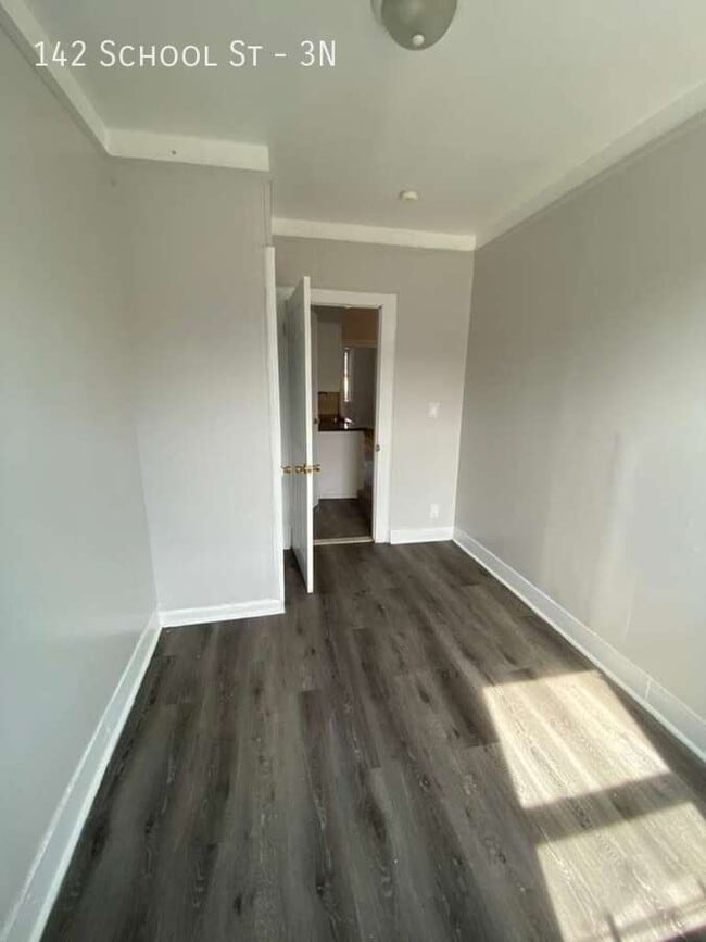 Building Photo - 142 School St Unit 3N