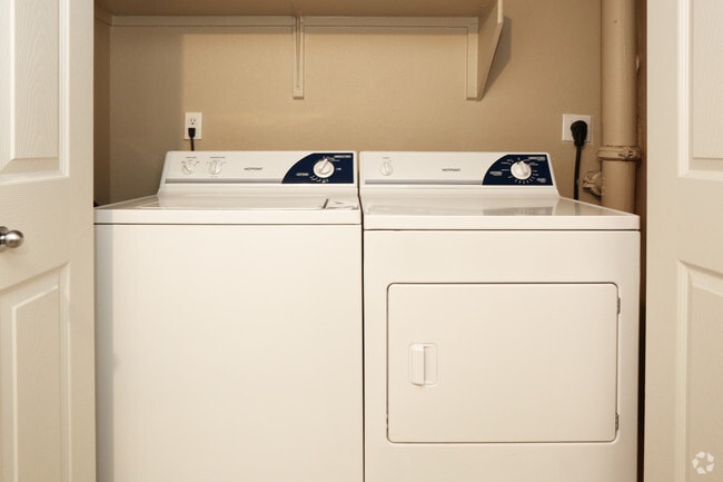 1BR, 1BA - 676 SF