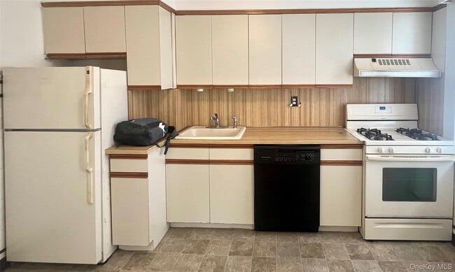 Building Photo - 84-17 94th St Unit 1