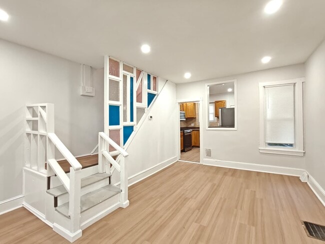 Building Photo - 4441 N Chadwick St