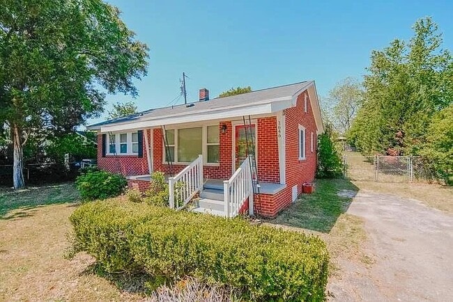 Photo - 1646 Oak St