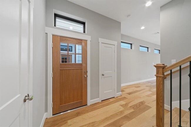 Photo - 1121 E 27th St