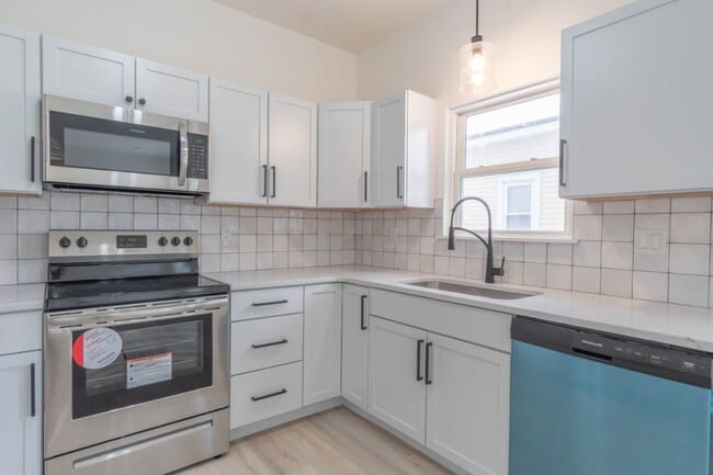 Photo - 3 Bedroom Single Family Unit 121 River St
