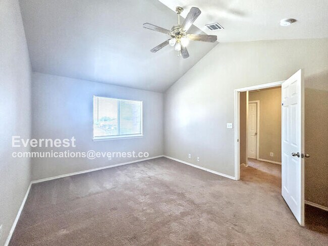 Photo - 3017 Douglas Fir Dr