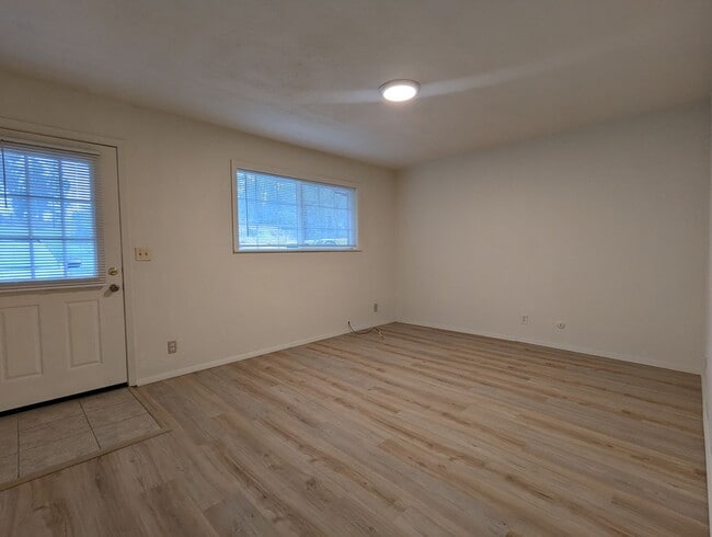 Building Photo - Great 1-Bedroom, 1-Bath Apartment In Springfield!