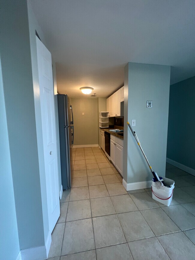Building Photo - 15 North Beacon St Rental