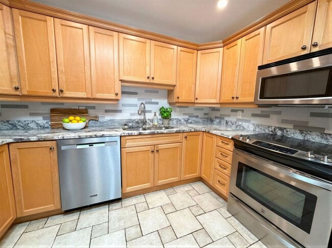 Photo - 663 Grove Ave
