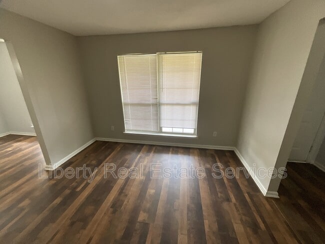 Photo - 1635 Latham Ct