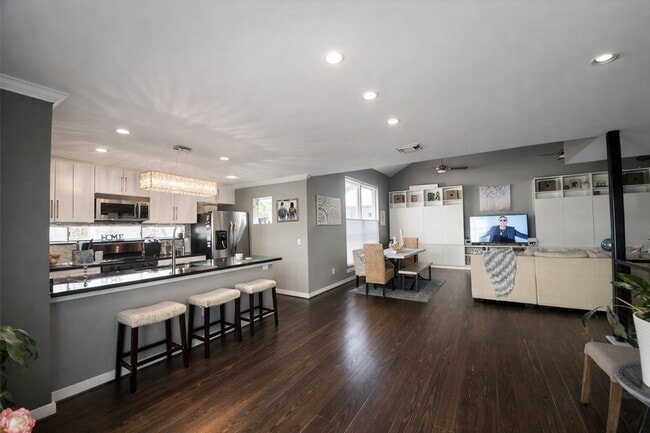 Photo - 913 Saulnier St