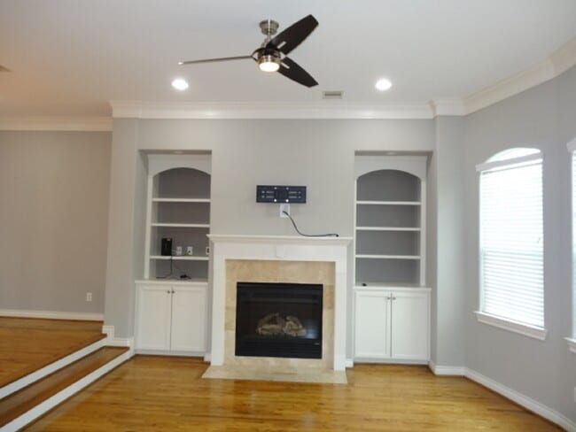 Building Photo - 5724 Kansas St Rental