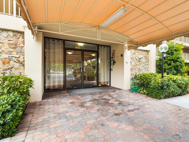 Photo - 4030 W Palm Aire Dr Unit 506
