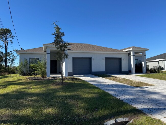 3 Bed 2 Bath Duplex in Lehigh Acres - 3 Bed 2 Bath Duplex in Lehigh Acres House