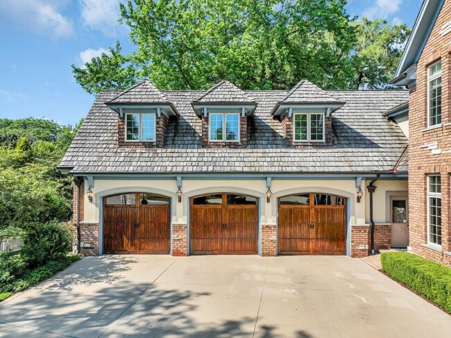 Photo - 106 Michigan Ct