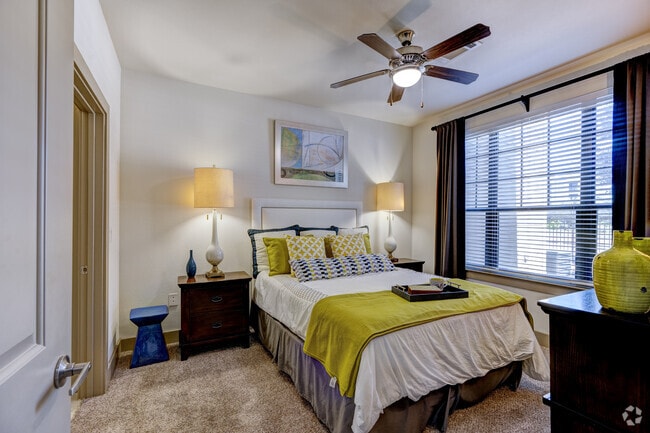 1BR, 1BA - 664SF