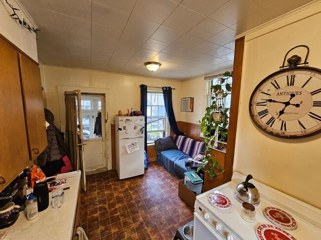 Building Photo - 331 Foster St Unit 331 Foster Street