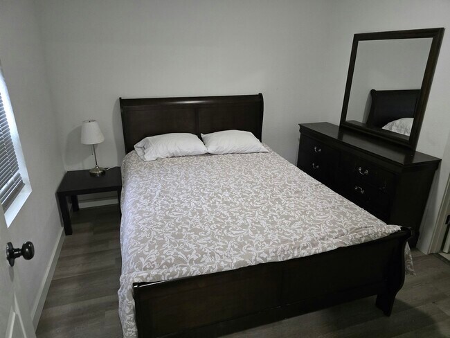 Photo - 711 Truman St