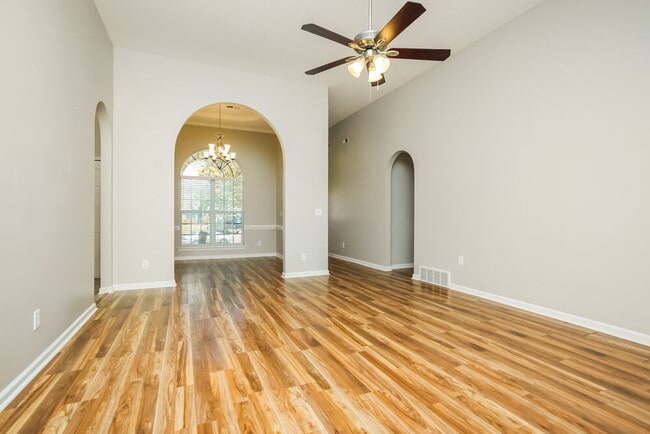 Photo - 8911 Oak Grove Blvd