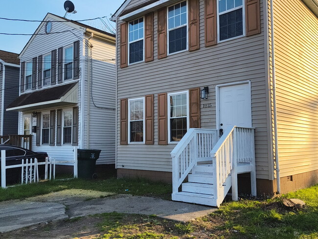 Building Photo - 1815 Madison Ave