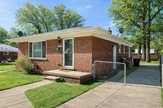 Photo - Charming 4-Bedroom Home with Spacious Backyard in Oak Park