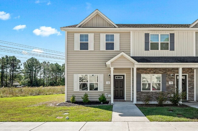 Building Photo - Charming 2-Bedroom, 2.5 Baths Townhouse in...