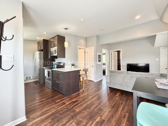 Building Photo - 340 E. Cambourne. Unit 342 E. Cambourne