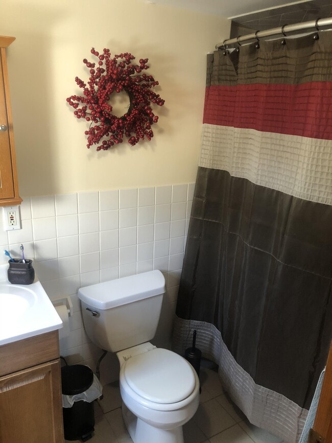 Building Photo - 22 8th St Unit 3