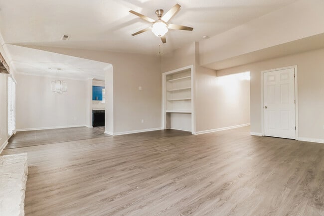 Photo - 98 Peppertree Ln