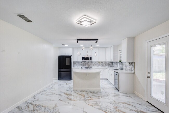 Photo - 519 Darlene Trail