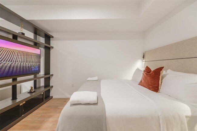 Photo - 398 NE 5th St Unidad 3505