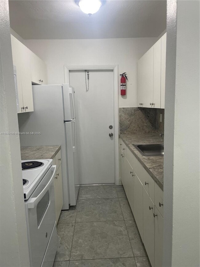 Photo - 1100 SW 36th Ct Apartment Unit 21