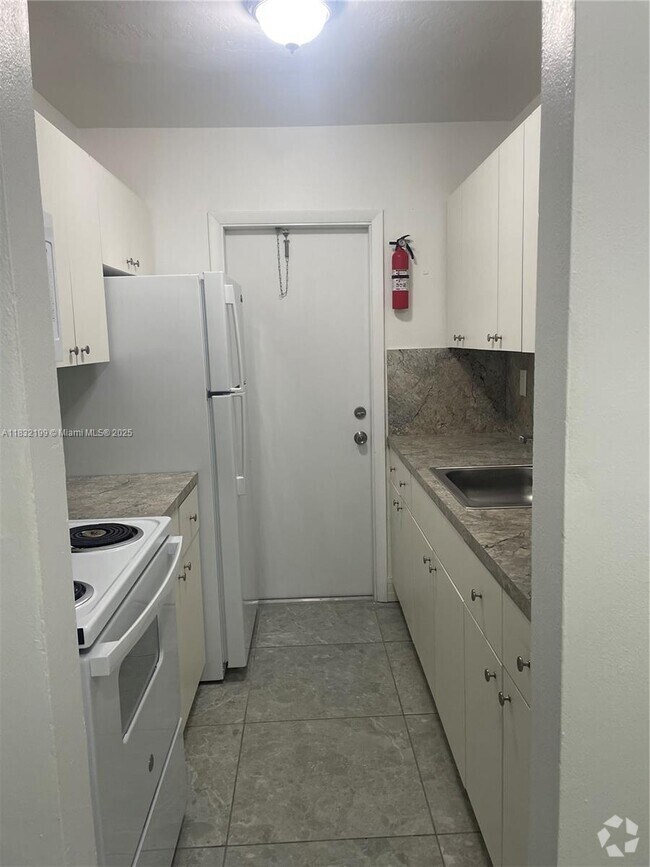 Building Photo - 1100 SW 36th Ct Unit 21 Rental