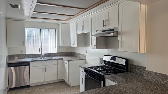 Photo - 2307 N Cahuenga Blvd