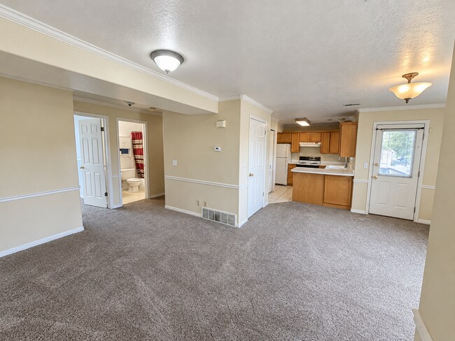 Building Photo - 1655 N Grandview Ln